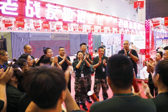 地暖首選品牌：10萬+人信賴?yán)蠎?zhàn)友地?zé)幔晒?>
                                </div>
                            </div>
                            <div   id=
