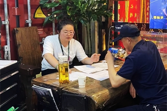 老戰(zhàn)友地?zé)崾孢m家居一站式，放心選擇